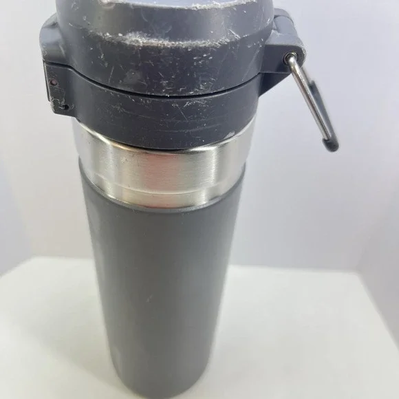 Stanley Quick Flip GO Water Bottle 24 Oz Push Button Lid Leakproof Charcoal Gray - Picture 9 of 15